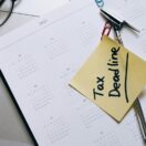日历上贴着 Tax Deadline 黄色便签，象征 2026 年 6 月 30 日 EOFY 截止日的倒计时