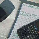 墨尔本华人会计做公司报税 计算器与财务文件